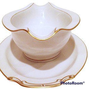 Fukagama Arita Hand Painted Gravy Boat with attached Plate, Vintage Gravy Boat